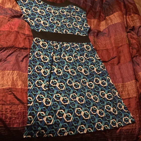 Geometric Pattern Dress - Picture 2 of 4